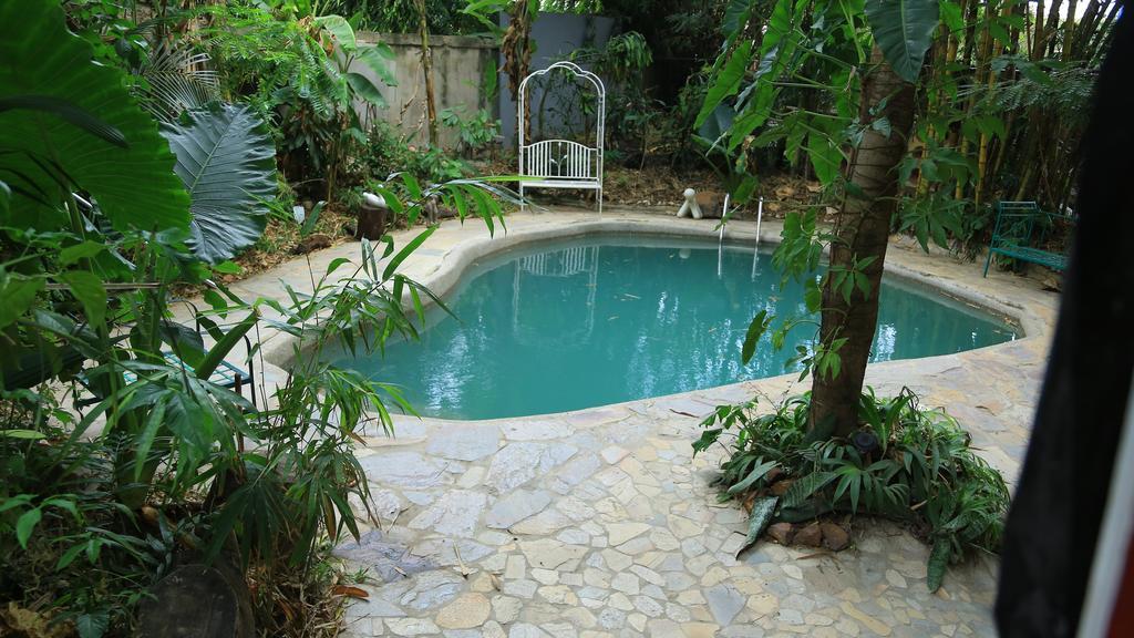 Bushman Cafe Hotel Abidjan Exteriör bild