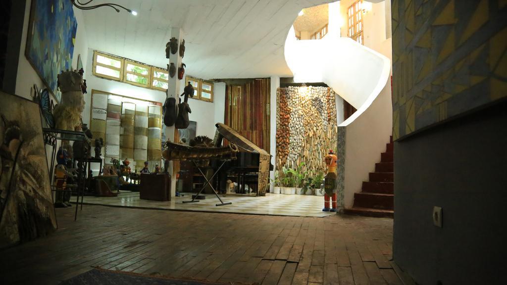 Bushman Cafe Hotel Abidjan Exteriör bild